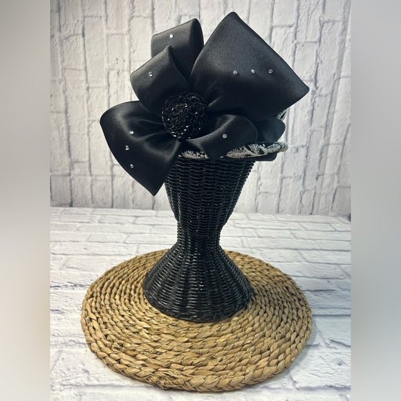 Vintage Ms. Hi’s Classic Black and Light Gray Burnout Pattern & Large Silk Bow. - Picture 1 of 8